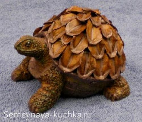 Поделка из природного материала своими руками. ЧЕШУЙКИ от шишек.