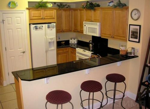 Барная стойка на кухне у стены. Разновидности барных стоек