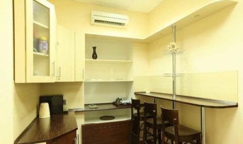 Барная стойка на кухне у стены. Разновидности барных стоек