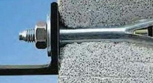 Анкер не держится в кирпичной стене. Как быстро вытащить анкерный болт из стены?