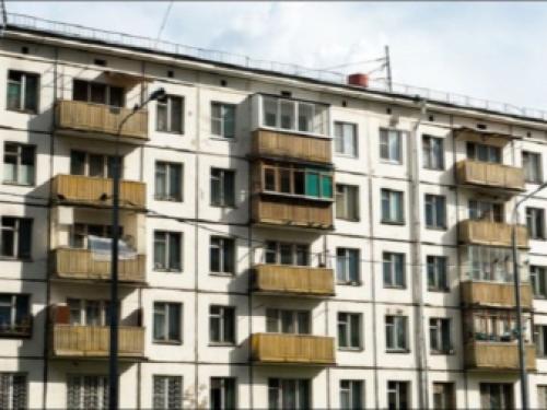 В комнате два окна на разных стенах. Основные правила оформления зала 01 В комнате два окна на разных стенах. Основные правила оформления зала 01