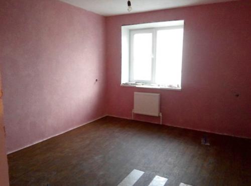 Можно ли клеить обои поверх водоэмульсионной краски. Как наклеить обои на водоэмульсионную краску