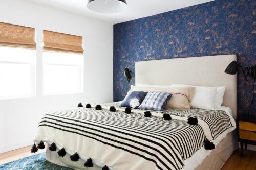 Синий цвет в интерьере спальни. Интерьер спальни в синем цвете