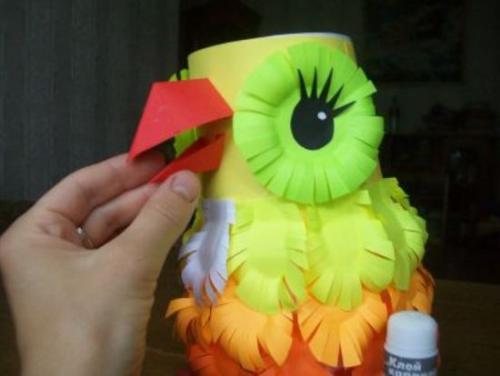 Попугай из пластиковых бутылок своими руками. Попугай из пластиковых ложек и бутылок 27