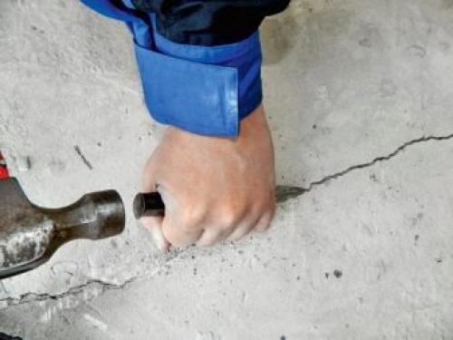 Чем заделать выбоины в бетонном полу. Виды ремонта бетонного пола 02