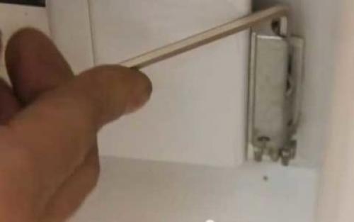 Балконная дверь не закрывается снизу. Что делать, если балконная дверь не закрывается?