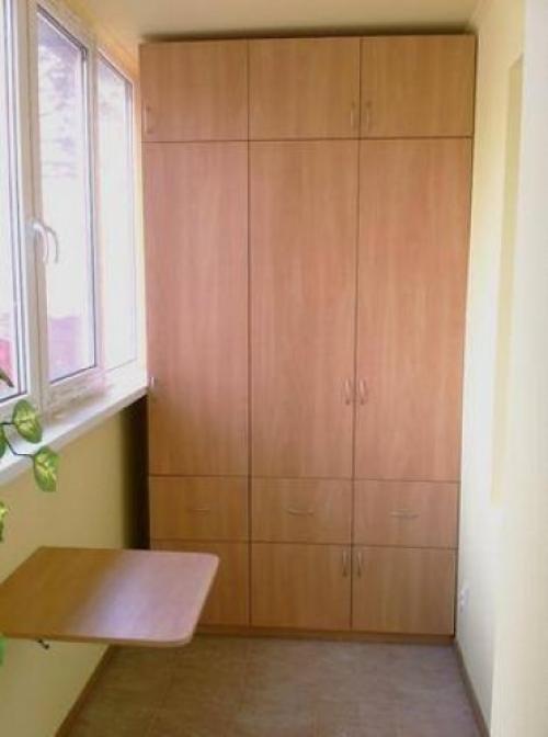 Как оборудовать шкаф на балконе. Варианты шкафов для лоджии, и важные критерии выбора