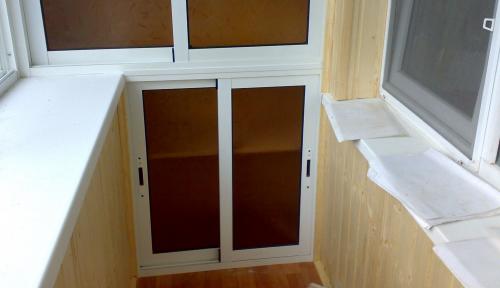 Как оборудовать шкаф на балконе. Варианты шкафов для лоджии, и важные критерии выбора