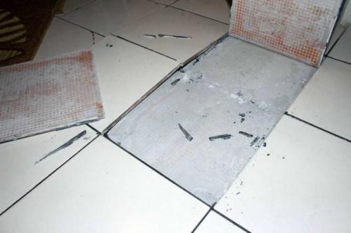 Как положить плитку на деревянный пол в частном доме. Сложности при укладке плитки