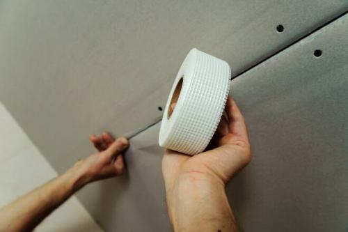 Чем грунтовать гипсокартон перед поклейкой обоев. Подготовка поверхности