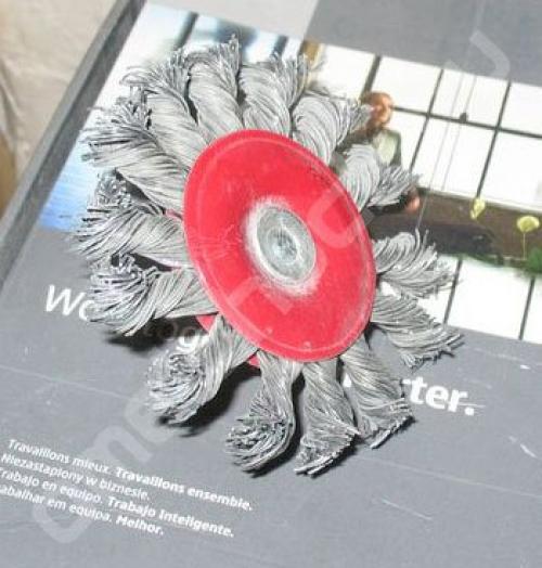 Насадка для снятия краски со стен. Использование дрели или перфоратора для удаления краски со стен.