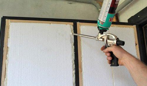 Как утеплить неразборную железную дверь. Как утеплить уличную железную дверь?