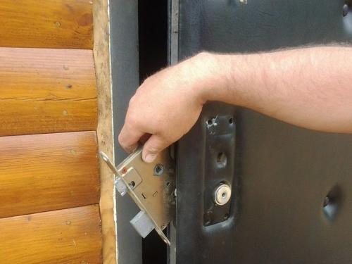 Не открывается дверной замок ключ не поворачивается. Причины проблем с затворами
