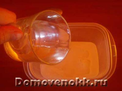 Украшения из марли на Хэллоуин. Как сделать приведение на Хэллоуин из марли