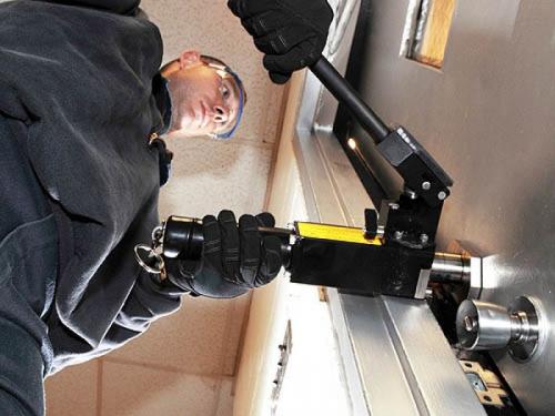 Не открывается дверной замок ключ не поворачивается. Причины проблем с затворами