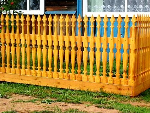 Расстояние между столбами забора из штакетника. Устанавливаем деревянный штакетник - бюджетную ограду для дачи