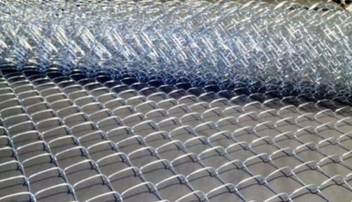 Натягивание сетки рабицы на заборе. Как крепить сетку рабицу: масса способов добиться единственной цели