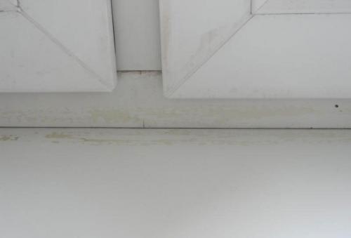 Как заклеить окна мукой. Чем заделать пластиковые окна, чтобы не дуло