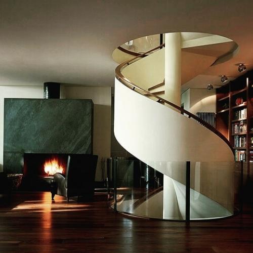 Дом с винтовой лестницей 01