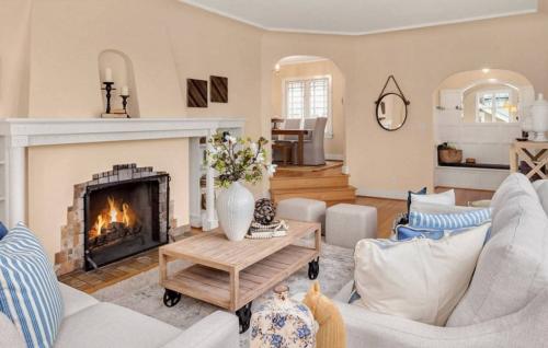 Монохромные интерьеры 05