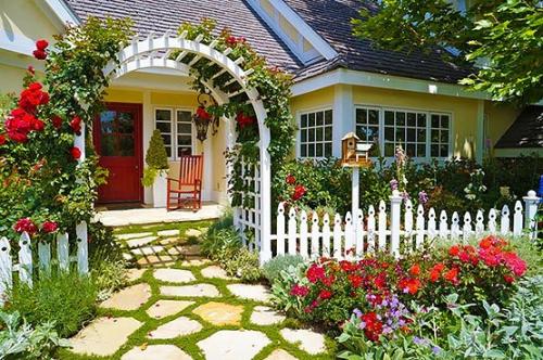Дизайн участка перед домом. Оформление большого палисадника 02