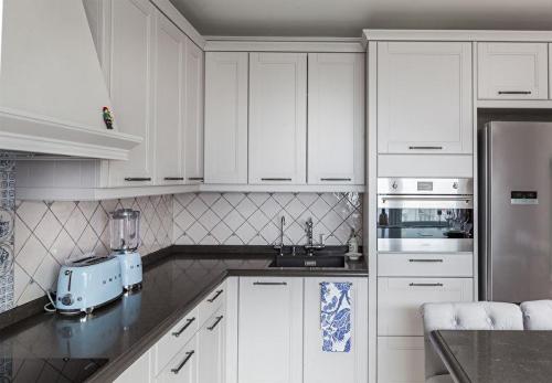 «Аромат изыска»: Дизайн светлой кухни 01