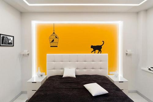 Интерьер спальни для молодой пары 02