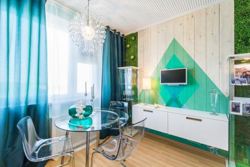 Яркий и стильный дизайн кухни. Что бы Вы изменили в этой кухне? 04