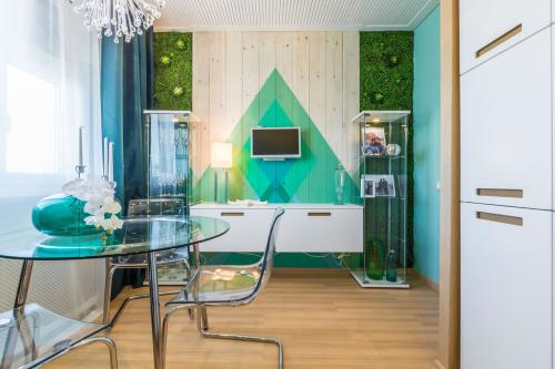 Яркий и стильный дизайн кухни. Что бы Вы изменили в этой кухне? 01