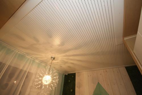 Яркий и стильный дизайн кухни. Что бы Вы изменили в этой кухне? 07