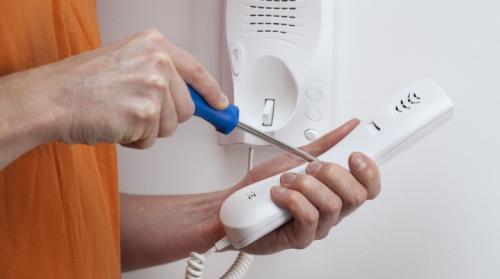 Как подключить домофон в новостройке. Как самостоятельно подключить трубку домофона?