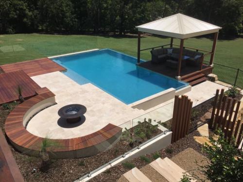 Скамейка для дачи из металла. Скамейка, как элемент ландшафтного дизайна