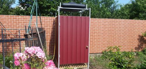 Летний душ с раздевалкой размеры. Летний душ –, как построить для дачи своими руками? Идеи, чертежи и лучшие проекты (85 фото)