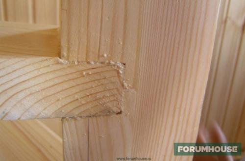 Лестница между двух стен в доме