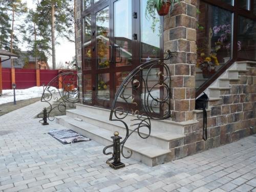 Крыльцо частного дома с навесом. Крыльцо — идеи строительства своими руками. 120 фото лучших проектов современности