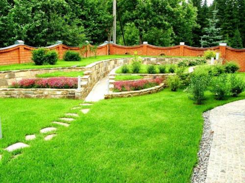 Как озеленить двор. Как оформить дизайн двора частного дома: красивые идеи ландшафтного дизайна и советы по их применению (115 фото)