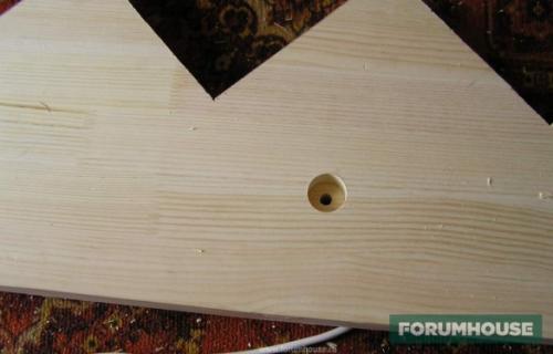 Лестница между двух стен в доме