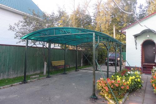 Прямой навес из поликарбоната. Навесы из поликарбоната — самостоятельное изготовление и особенности проектирования (100 фото)