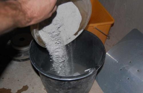 Как развести гипс, чтобы от быстро не высыхал. Что можно добавить в гипс, чтобы быстро не застывал