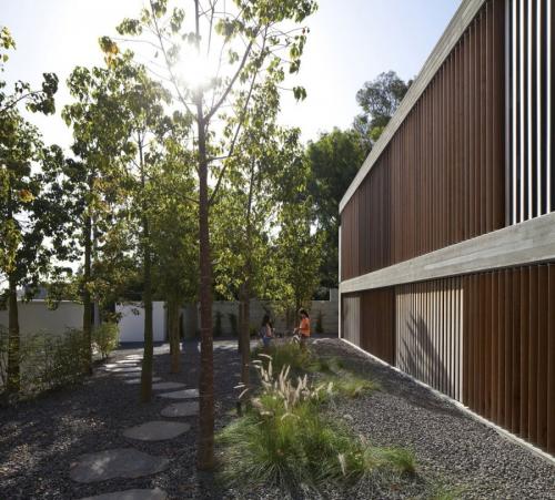 Благоустройство участка перед домом. Озеленение двора: ландшафтный дизайн и правила эффектного украшения участка (95 фото)