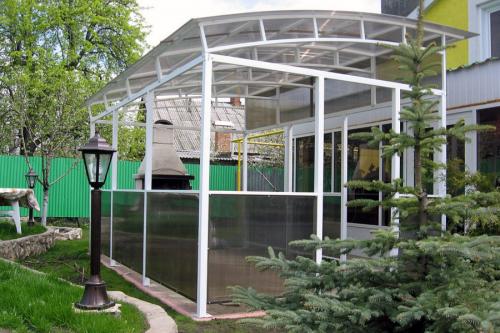 Прямой навес из поликарбоната. Навесы из поликарбоната — самостоятельное изготовление и особенности проектирования (100 фото)