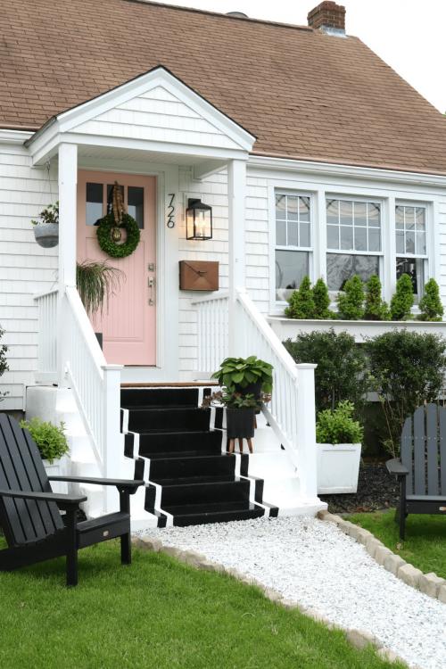 Варианты крыльца из металла. Деревянное крыльцо