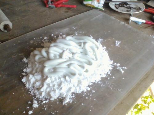 Какой гипс лучше для литья. Форма из строительного силикона для декоративного камня своими руками