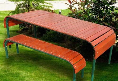 Скамейки из металла и дерева. Из металла и дерева