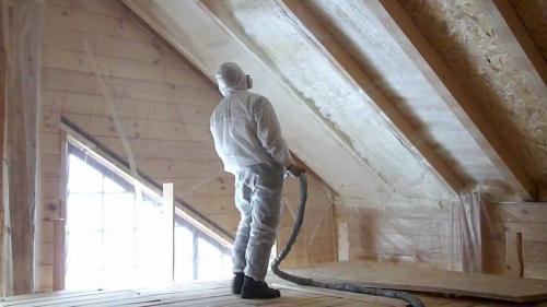 Какой толщины уложить утеплитель на потолок. Утепление потолка в доме с холодной крышей: выбор утеплителя, расчёт толщины и монтаж своими руками