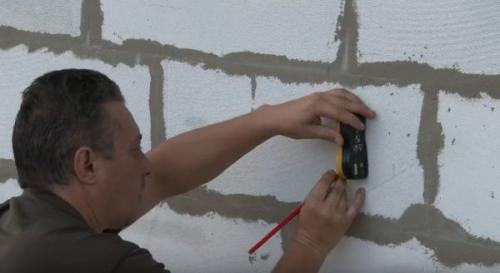 Утепление старого дома пенопластом. Работа с обычными стенами