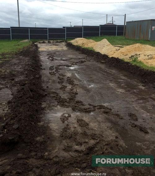 Заезд на участок ниже дороги. Строительство подъездной дороги с использованием геотекстиля