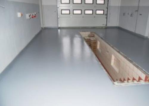 Чем покрыть бетонный пол в доме. Виды материалов для покрытия и укрепления бетонного пола