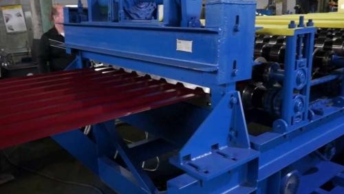 Примыкание двух крыш из профнастила. Как покрыть крышу профнастилом своими руками пошаговая инструкция