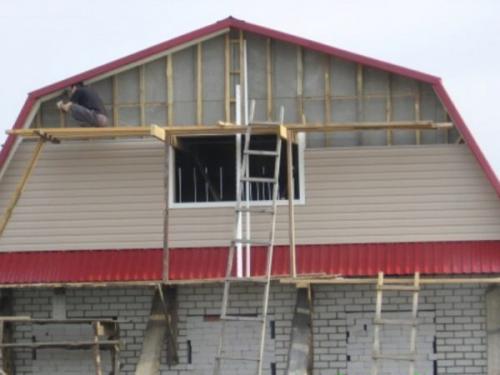 Как украсить фронтон дома. Материалы для обшивки стен чердака